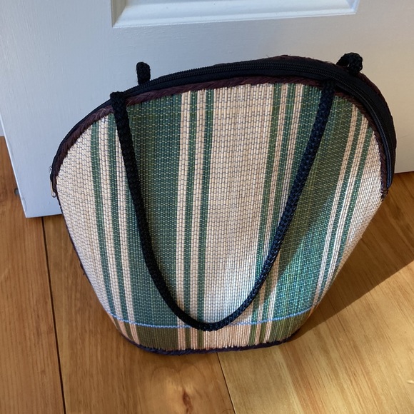 One of a kind rattan clam shell bag - Picture 8 of 11